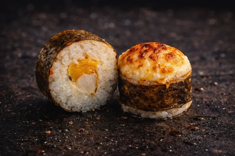 Ролл запеченный с ананасом